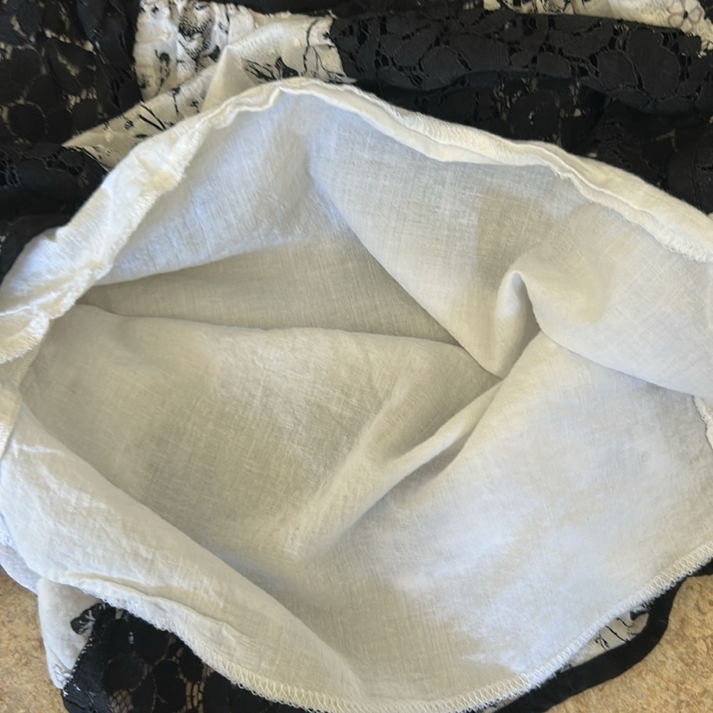 5/$25 Studio 253 100% cotton black and white feminine floral skirt size small - Picture 6 of 6